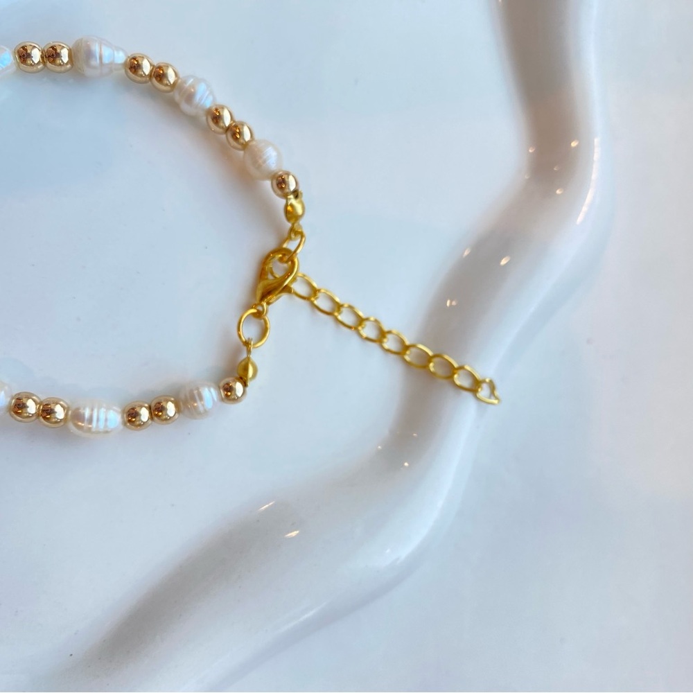 Handmade Gold Plated Beaded Bracelet with Freshwater Pearls - Picture 4 of 4